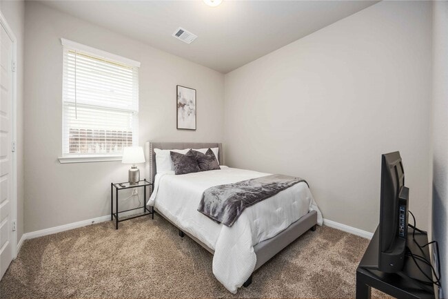 Building Photo - 7047 Silverleaf Oak St