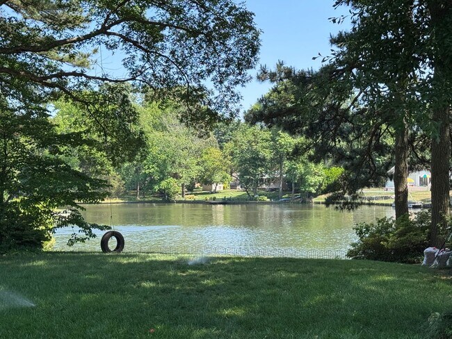 Building Photo - Lakefront Great Neck Home! 4/2.5 brick ranch in lovely Southern Point