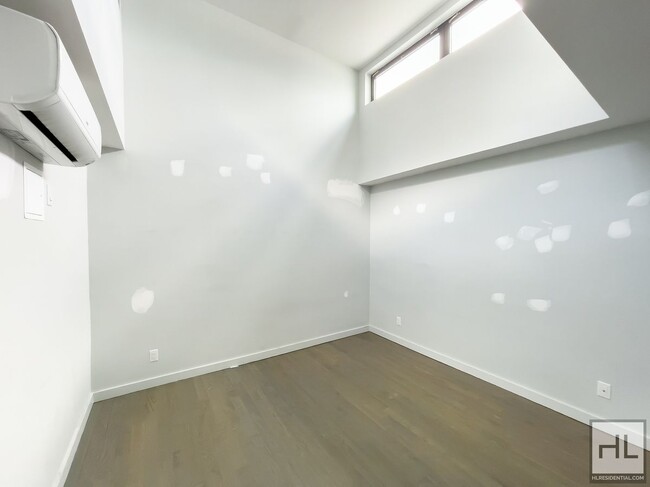 Building Photo - Bushwick Avenue / Expansive Spacious 2 Bed...