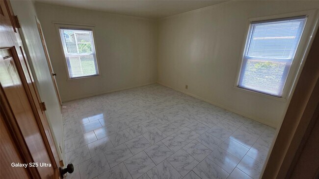 Building Photo - 368 W Fulton St