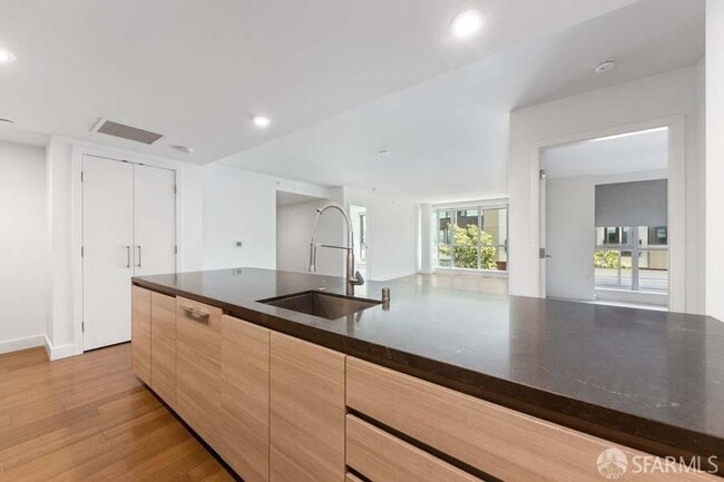 Building Photo - 708 Long Bridge St