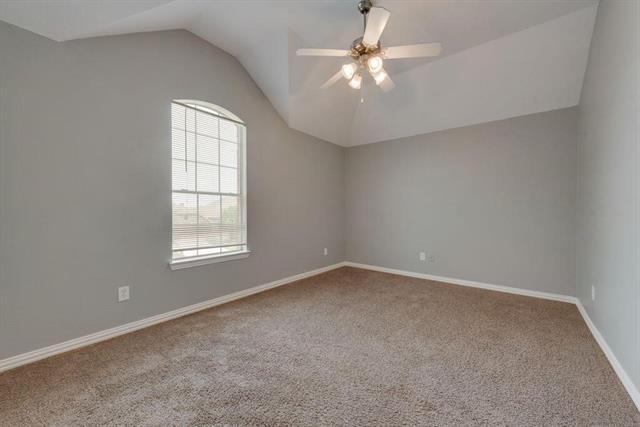 Building Photo - 2640 Lake Ridge Dr