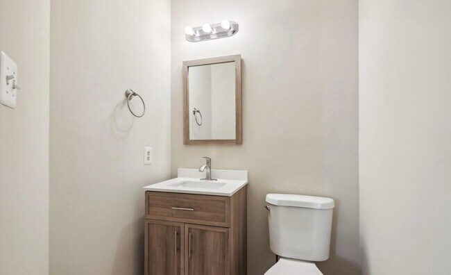 Building Photo - 13652 Palmetto Cir