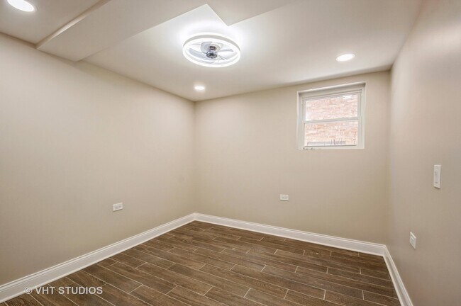 Building Photo - 6355 W Touhy Ave