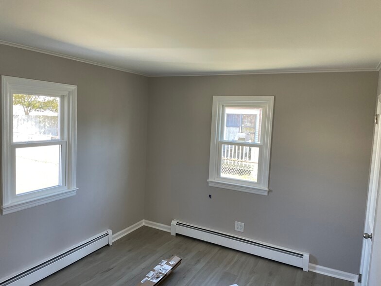 Building Photo - 720 Barberry Dr