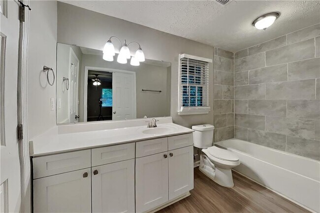 Building Photo - 3643 S Marlborough Dr