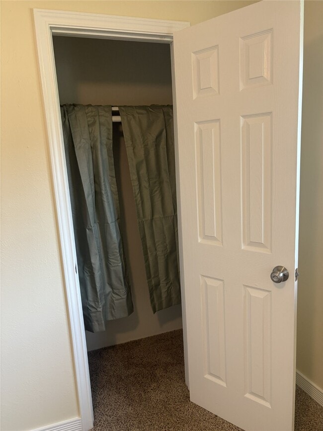 Building Photo - 115 N Shirley St