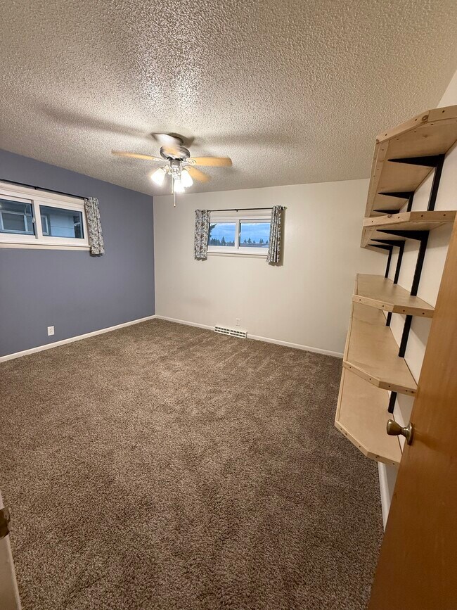 Building Photo - 1127 E Reynolds St