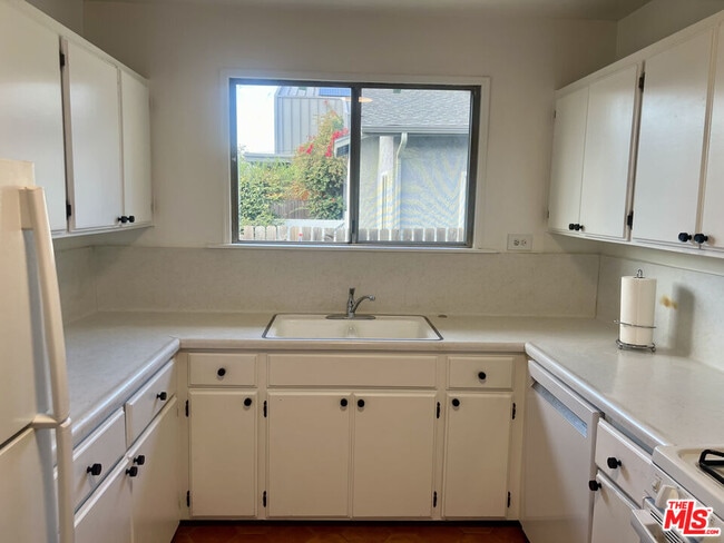 Building Photo - 4316 Perlita Ave
