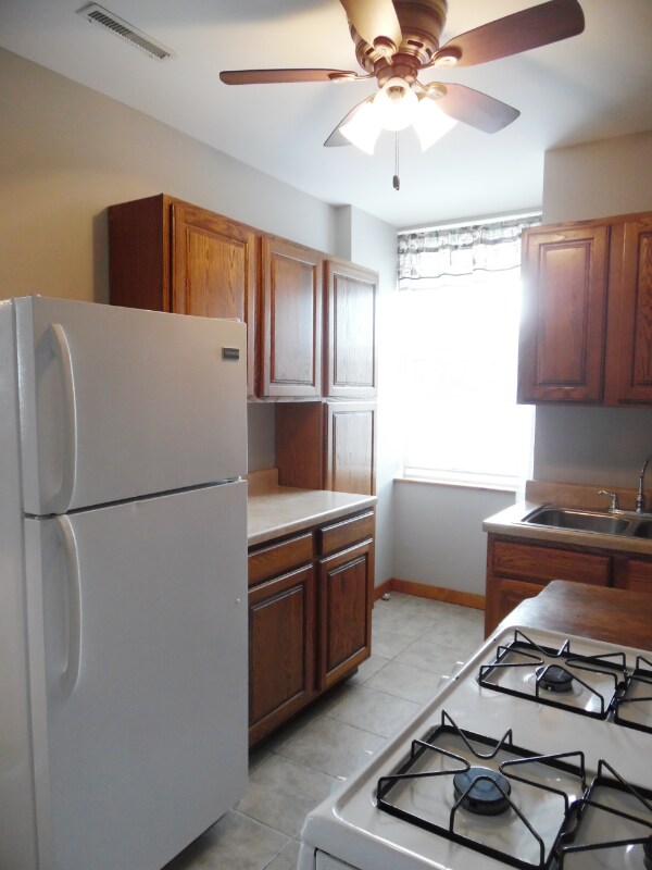 Building Photo - 529 Main St