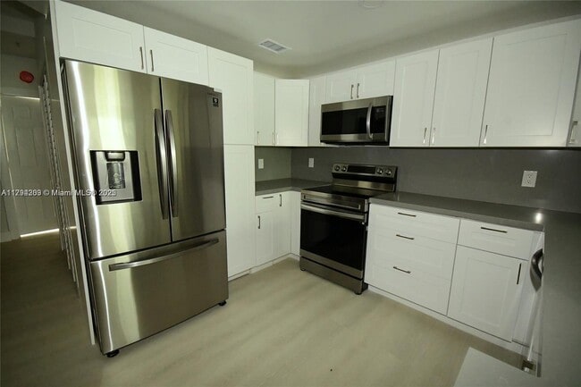 Building Photo - 781 SW 148th Ave