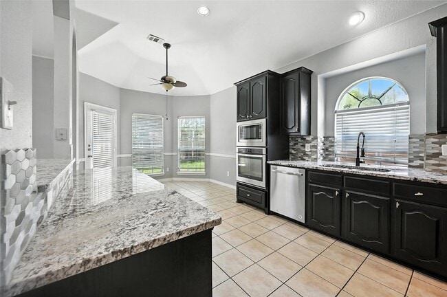 Building Photo - 312 Larkspur Ct
