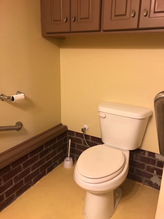 Building Photo - *FULLY FURNISHED* 1 Bedroom, 1 Bathroom Apartment *UTILITIES INCLUDED*