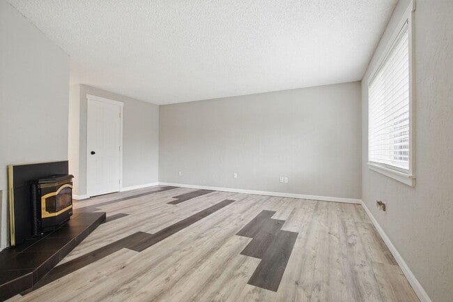 Building Photo - Charming Salmon Creek Condo