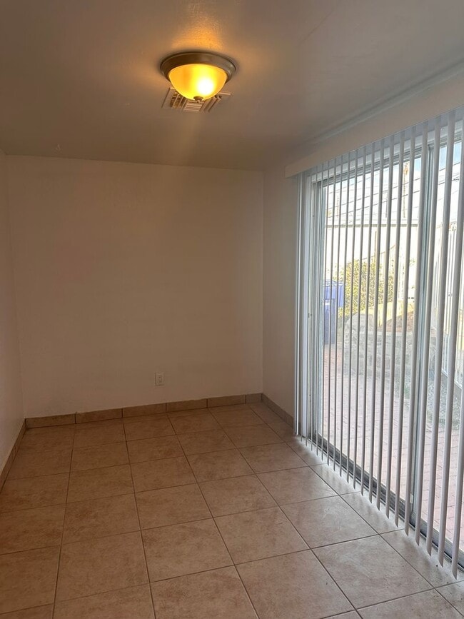 Building Photo - LARGE HOUSE WITH POOL - Located near Month...