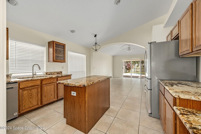 Building Photo - 1216 Foxridge Pl