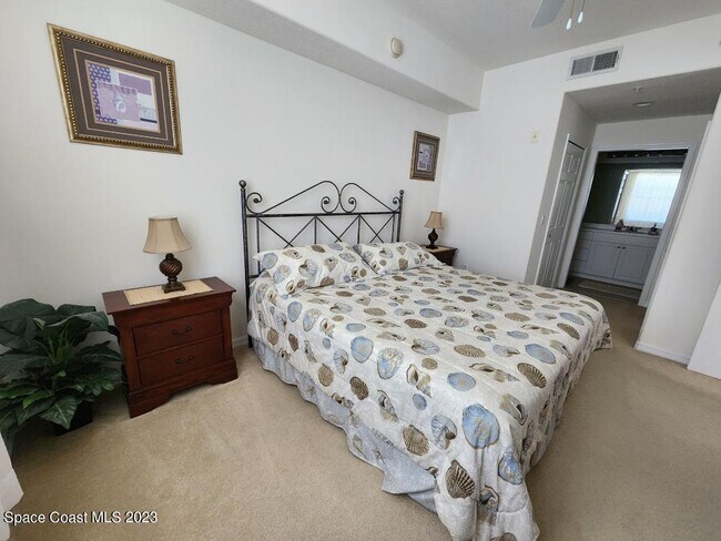 Building Photo - 6858 Toland Dr