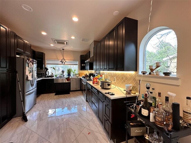 Building Photo - 5004 Rowena Ave