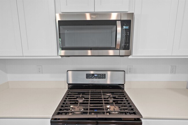 Building Photo - Almost New Home