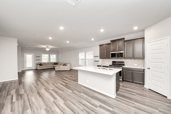 Building Photo - 518 Ellwood Terrace Ln