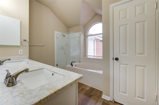 Building Photo - 138 W New Meadows Dr