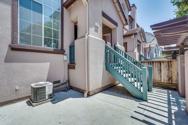 Building Photo - 3013 Goodacre Ct