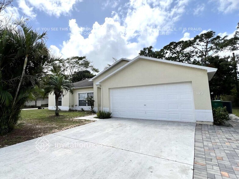 Building Photo - 102 NW Carmelite St