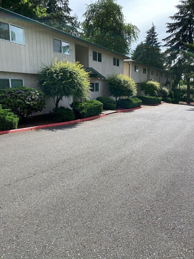 Building Photo - 5961-5999-5999 SE 122nd Ave