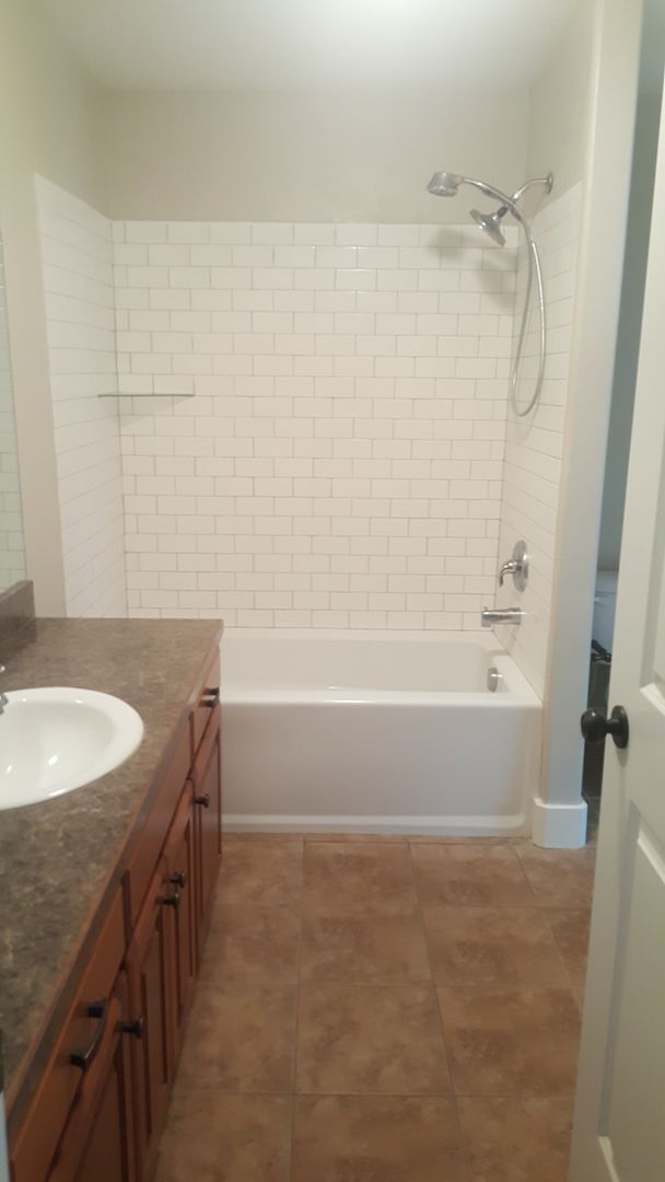 Building Photo - Snellgrove Townhome