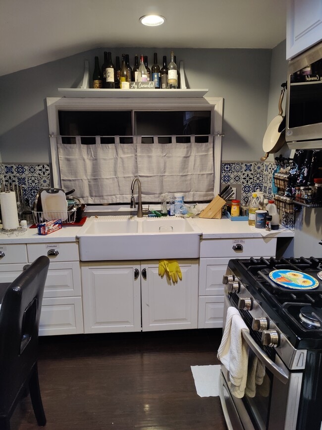 Building Photo - 523 E 21st St