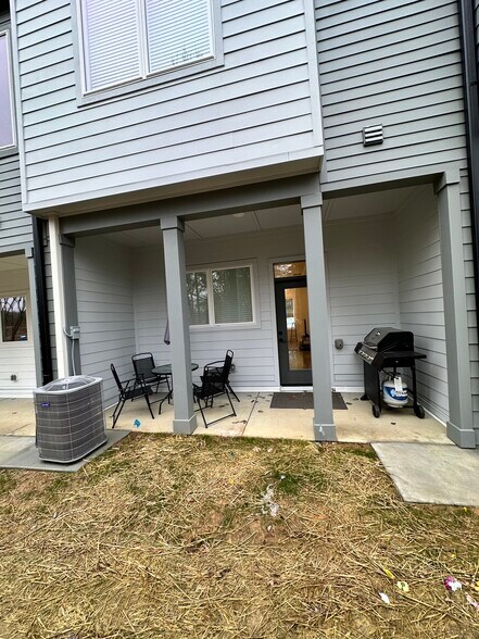 Building Photo - 1535 Yarra St