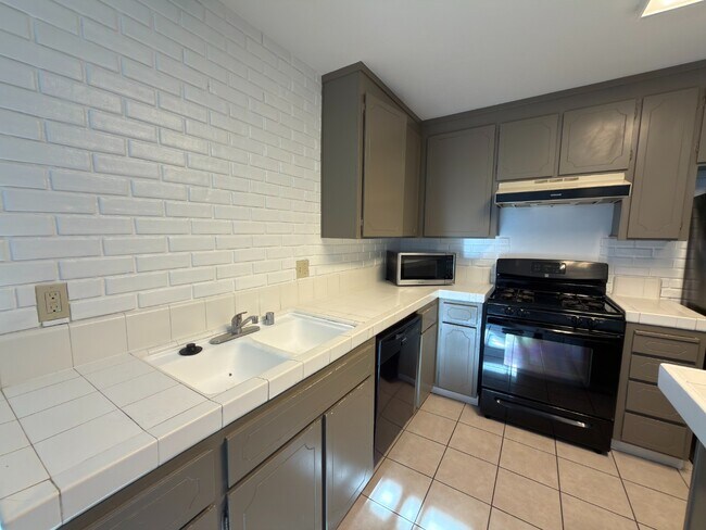 Building Photo - Spacious 3BR/2BA Single Family Home | 2-Car Garage + Great San Jose Location