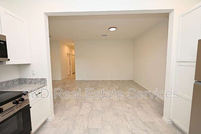 Building Photo - 1011 N Brunnell Pkwy