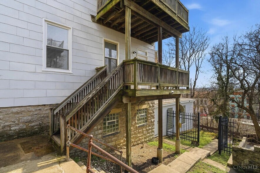 Building Photo - 535 Klotter Ave