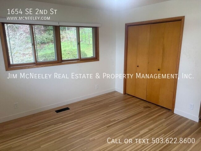 Building Photo - 1654 SE 2nd St