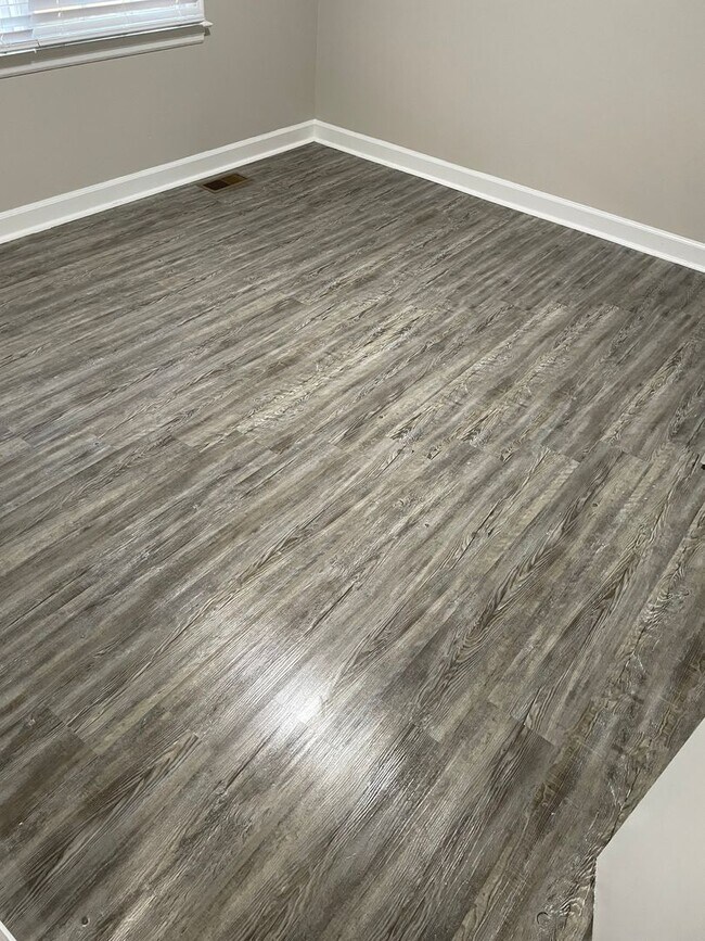 Building Photo - Two Bedroom 1.5 Bath Townhome for Rent