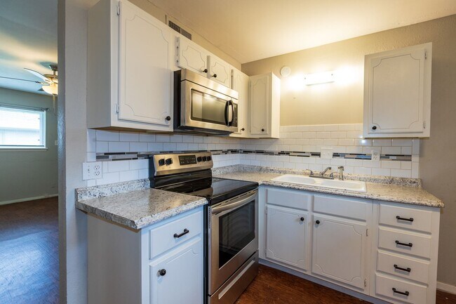 Primary Photo - 1304 N Irvington Ave