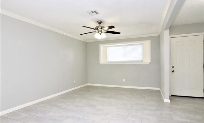 Building Photo - 530 Cambridge Village Dr