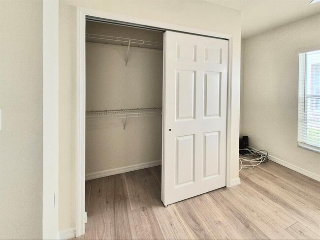 Building Photo - 2214 Green Oaks Ln