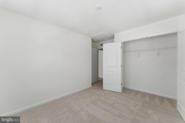 Building Photo - 204 Jenkins Way