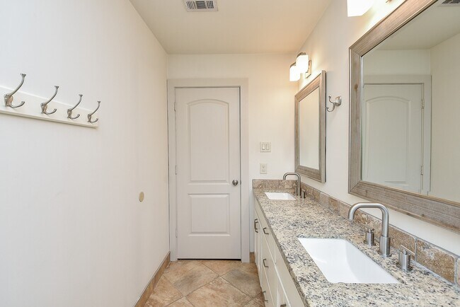 Building Photo - 5815 Dryad Dr
