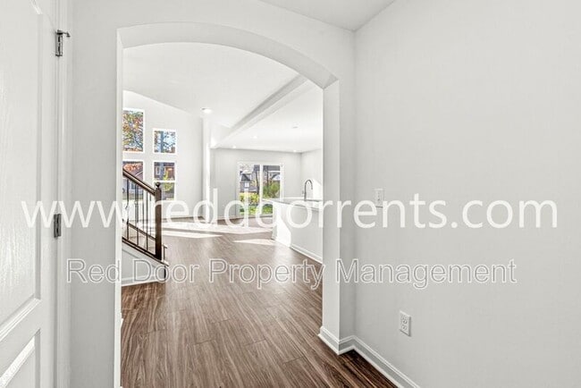 Building Photo - 6903 Oakdale Ln