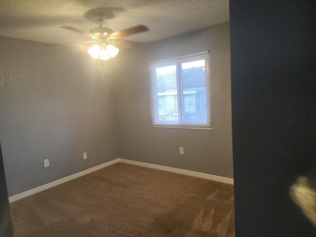 Building Photo - 664 Lake Dexter Cir