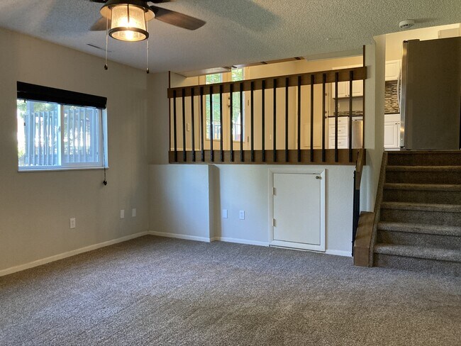 Building Photo - 5480 Descanso Cir W
