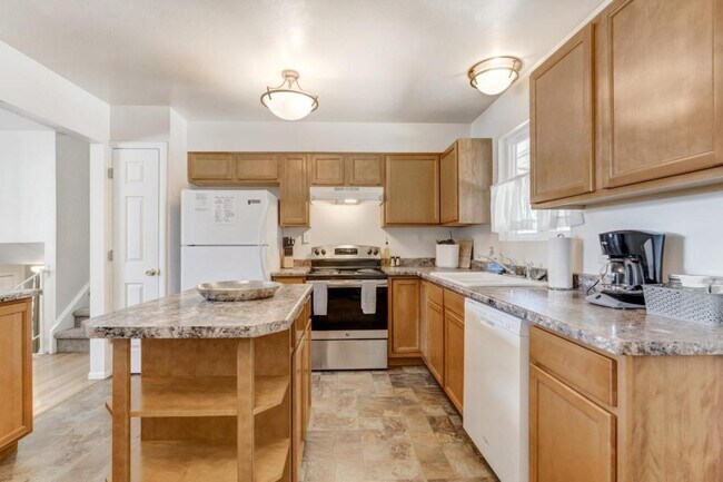 Building Photo - 3622 Anemone Cir