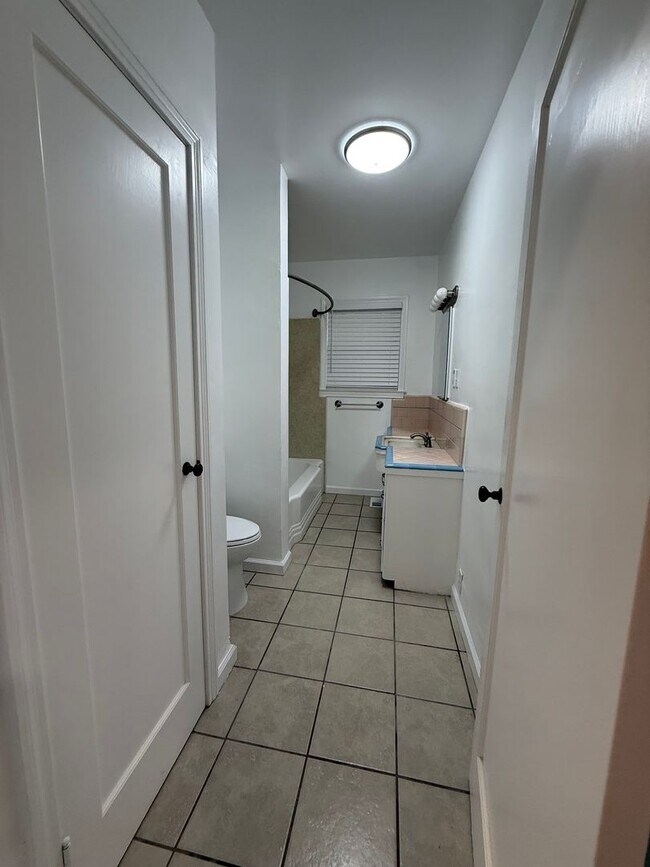 Building Photo - Country Home.  3 Bed 2 Bath