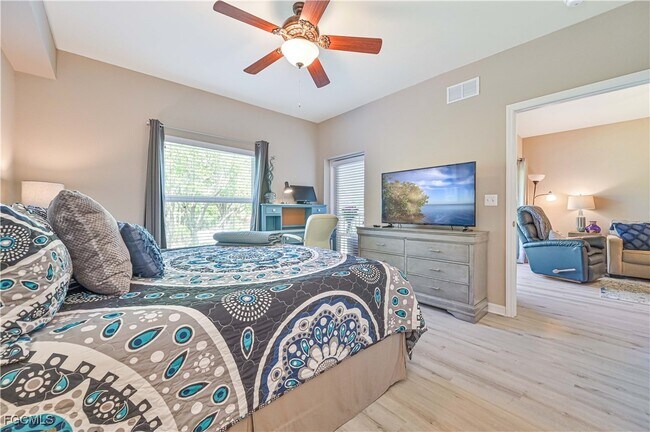 Building Photo - 9185 Celeste Dr