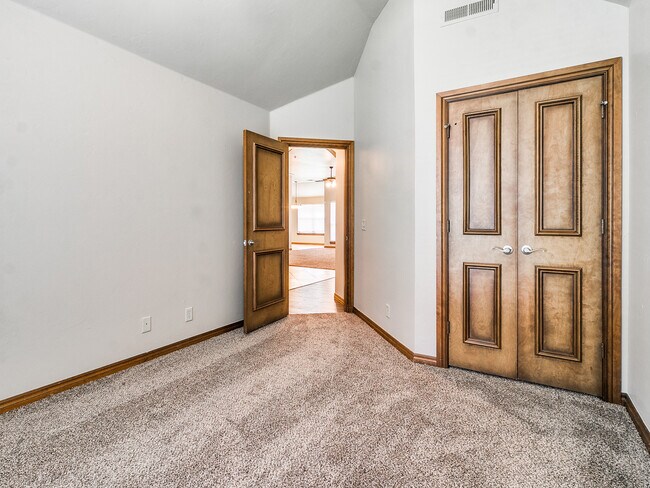 Building Photo - 15609 Traditions Dr