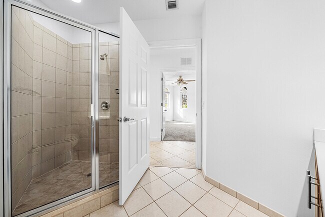 Building Photo - 824 Virginia Gardens Dr