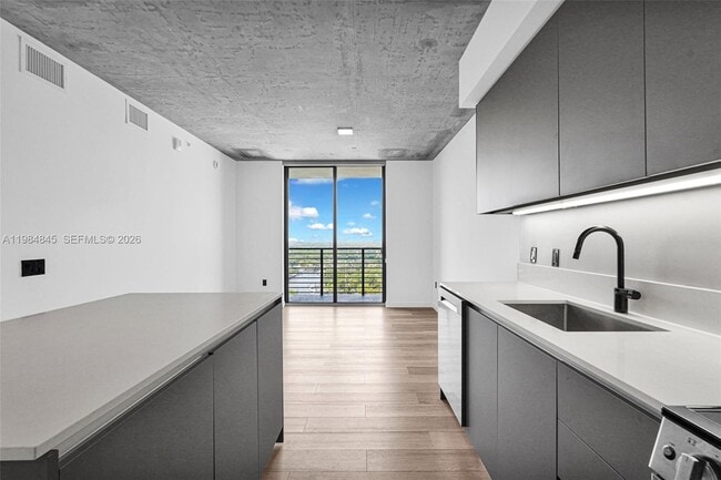 Building Photo - 307 SW 5th St